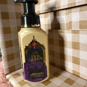 Disney Villains Evil Queen Hand Soap - Cream & Purple